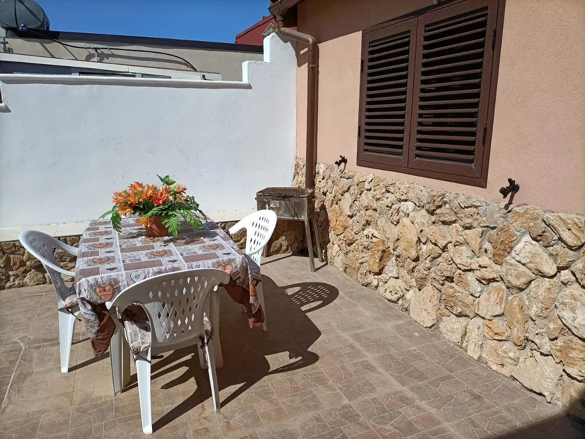 Appartamento Casa Nonna Pina Fanusa
